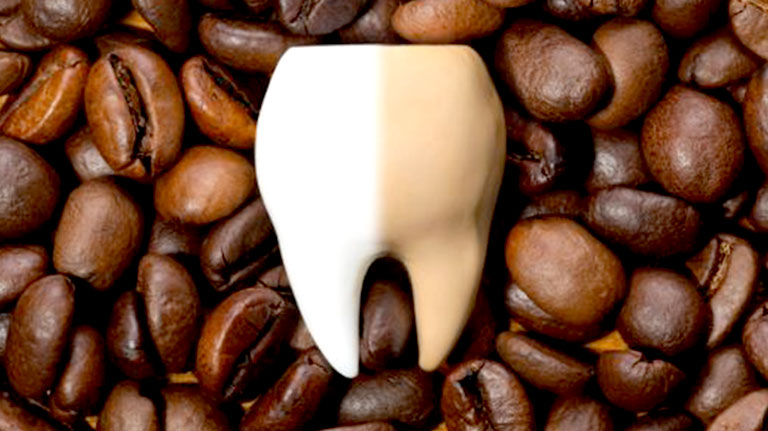 قهوه روی دندان